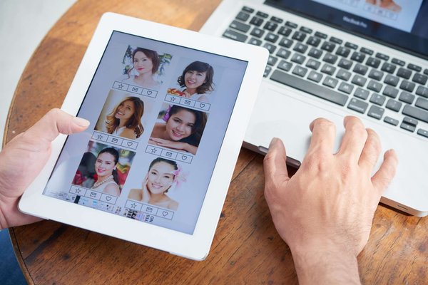 Comment décrocher un rendez-vous sur un site de rencontres coquines ?