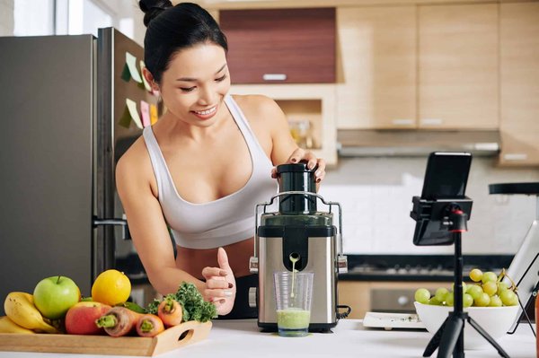 Quels sont les avantages d'une presse agrume électrique par rapport à une manuelle ?