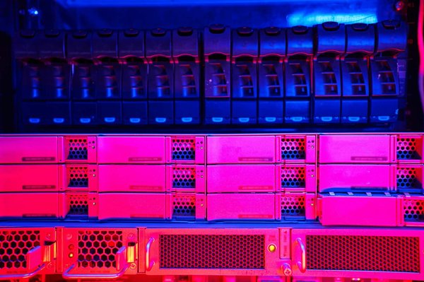 Quelles sont les conditions requises pour une programmation d'hébergeur web ?